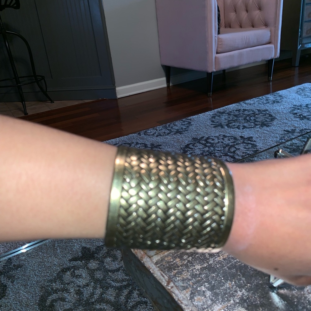 Wide antique gold Bracelet - Picture 3 of 3